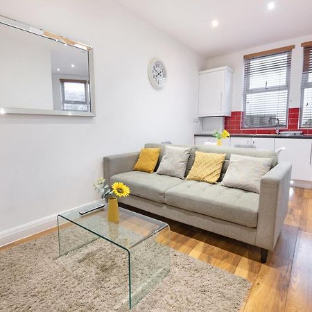 Modern Apartment Close To City Centre With Parking Leeds  Bagian luar foto
