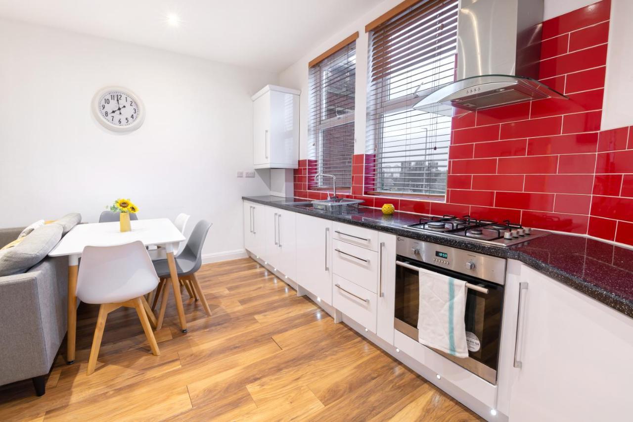 Modern Apartment Close To City Centre With Parking Leeds  Bagian luar foto
