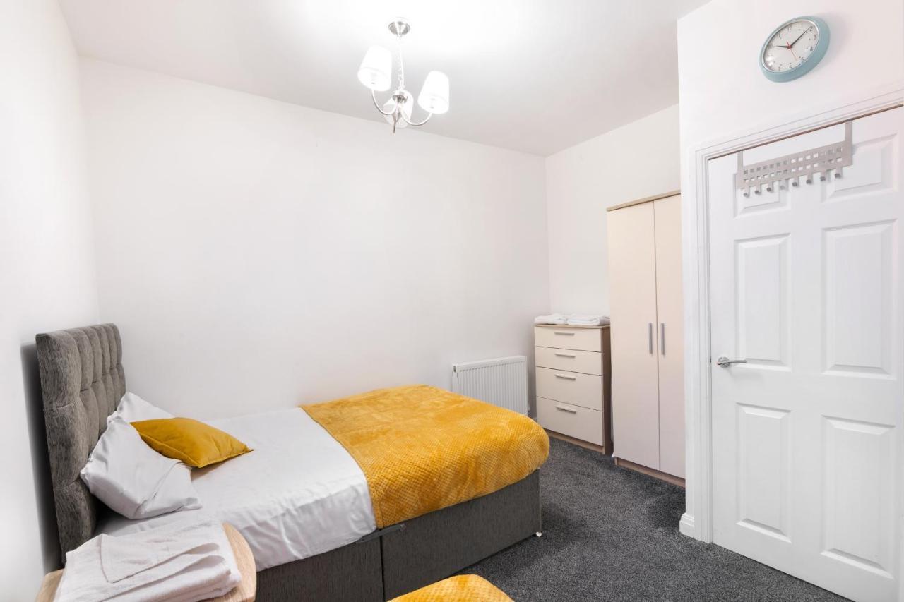 Modern Apartment Close To City Centre With Parking Leeds  Bagian luar foto